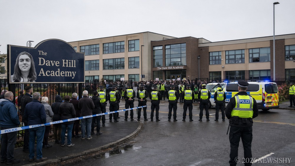 Pupils Take School By Force After ‘No Phones’ Law Introduced.